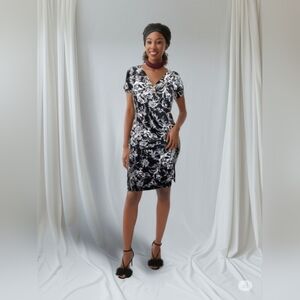 ❤️ SALE! **Black and White Gathered Side Floral Midi Dress**